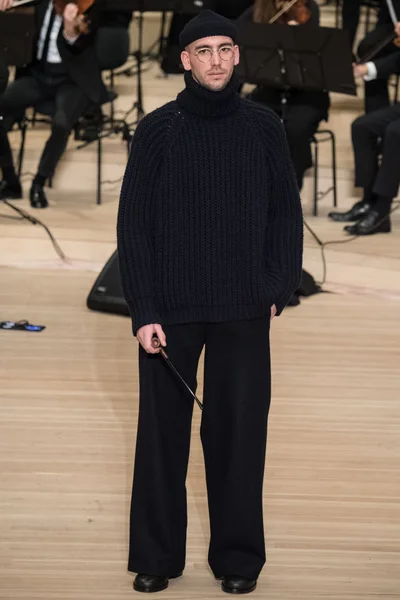 Look 10